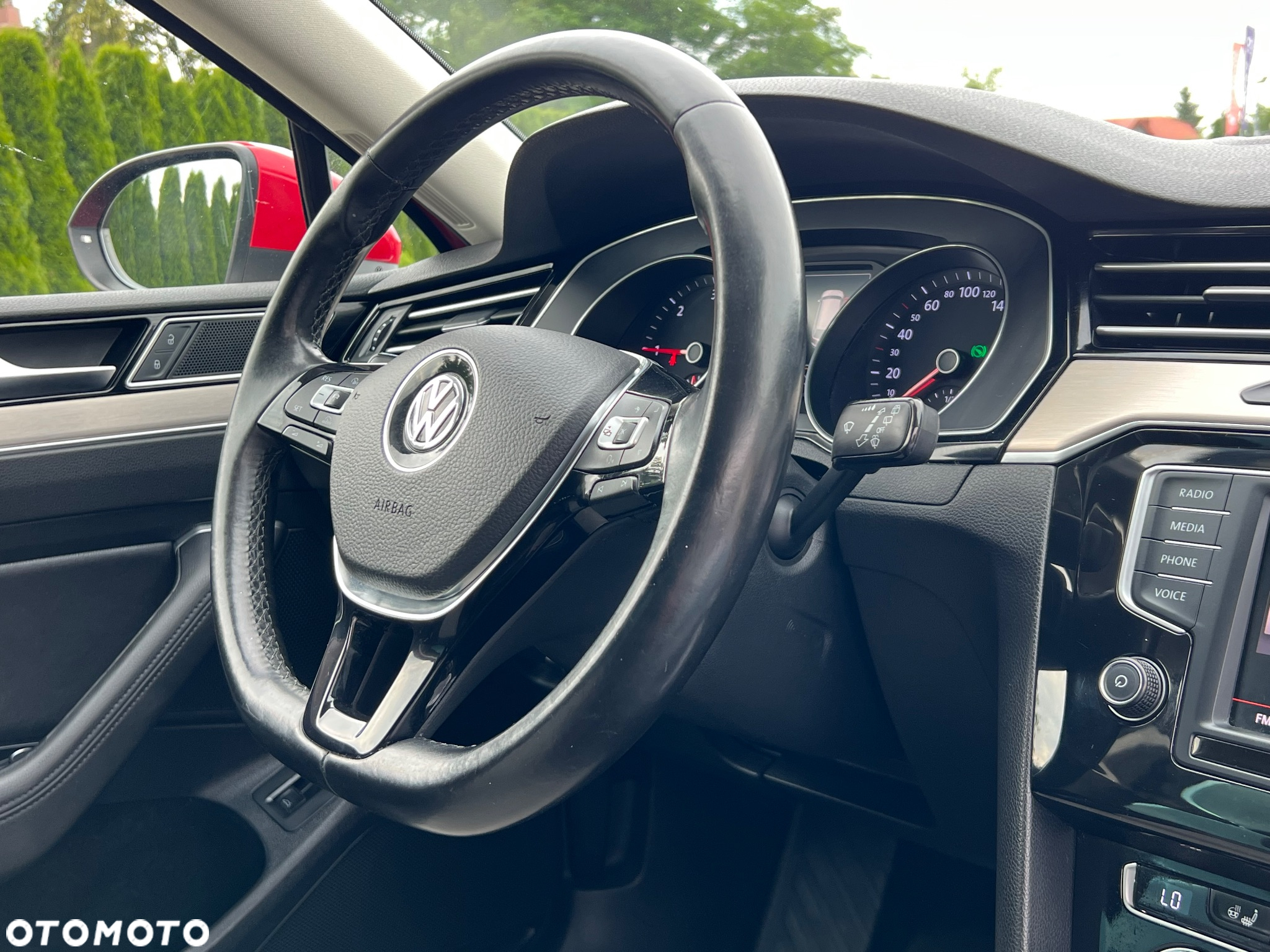 Volkswagen Passat Variant 2.0 TDI SCR DSG (BlueM Tech) Highline - 31