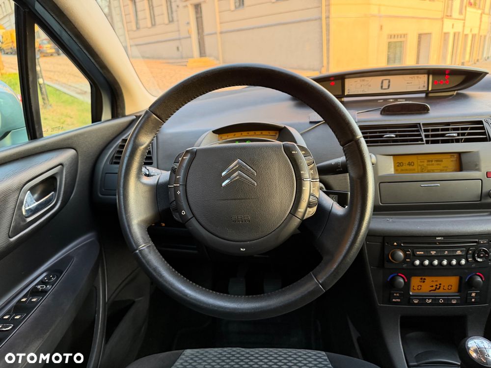 Citroën C4 1.6 16V Confort - 10