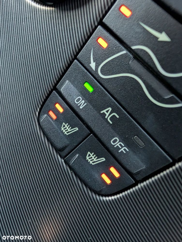 Volvo C30 D4 R-Design - 23