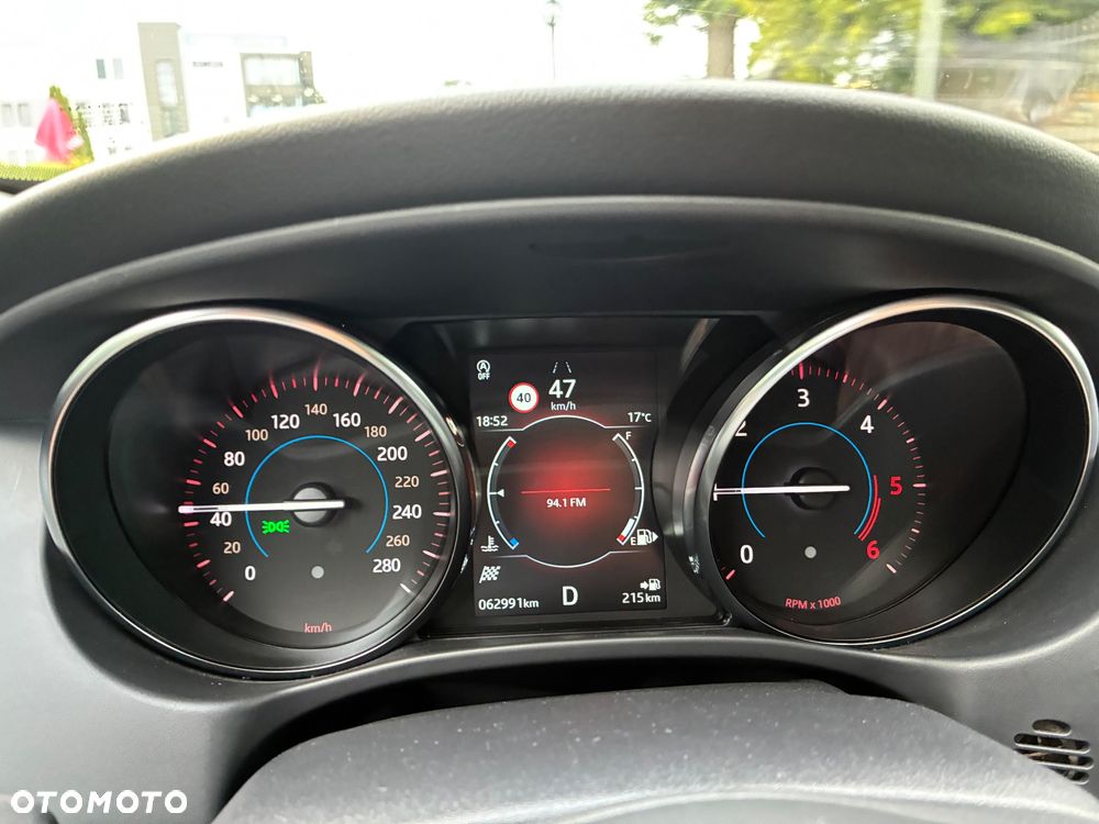 Jaguar XE 20d AWD Portfolio - 28