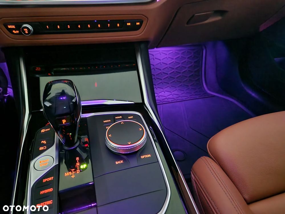 BMW Seria 3 330e xDrive - 36