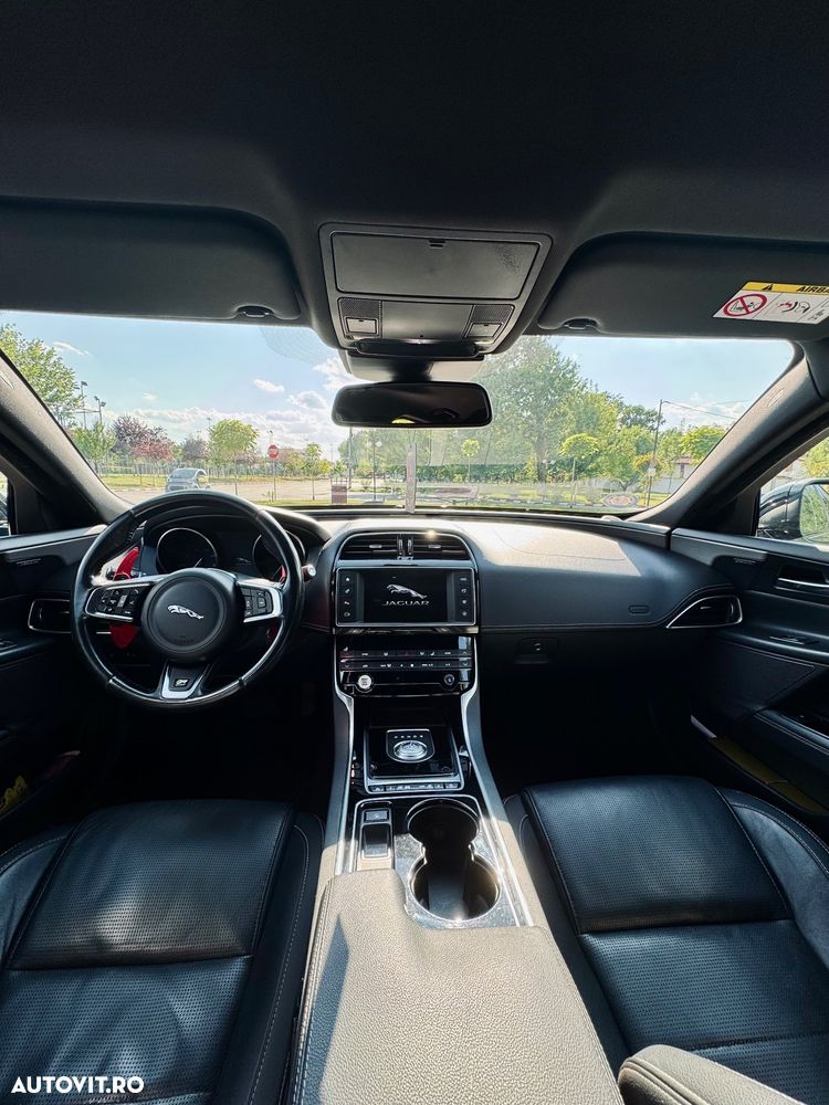 Jaguar XE 2.0 R-Sport - 5