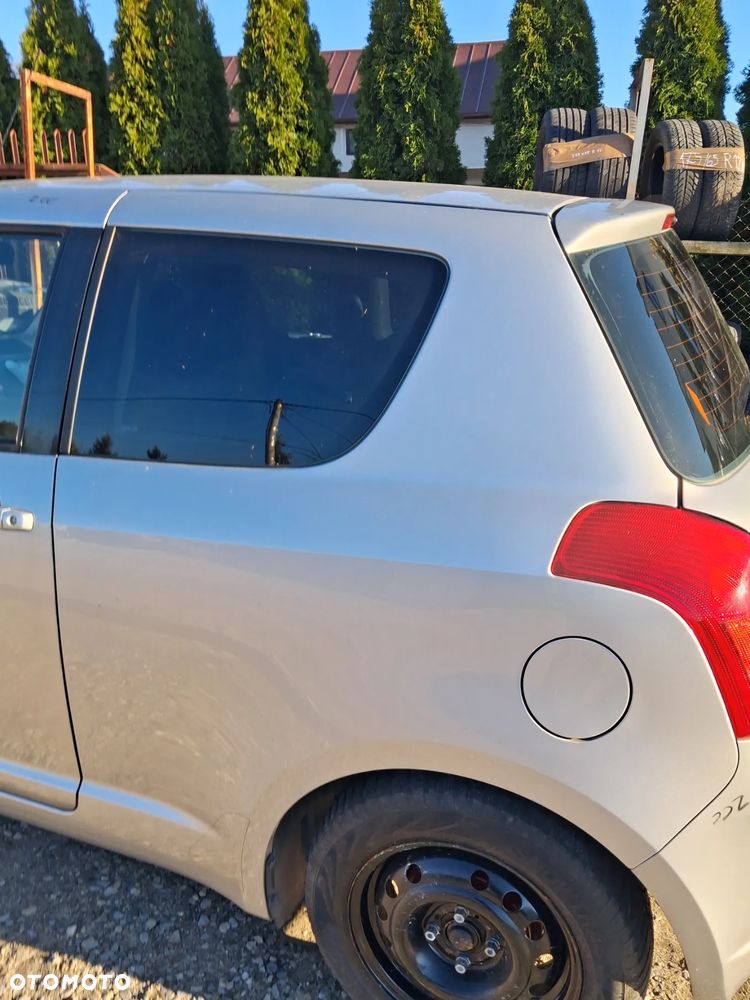 Suzuki Swift 3d 05 Blotnik lewy tylny ZCC - 3