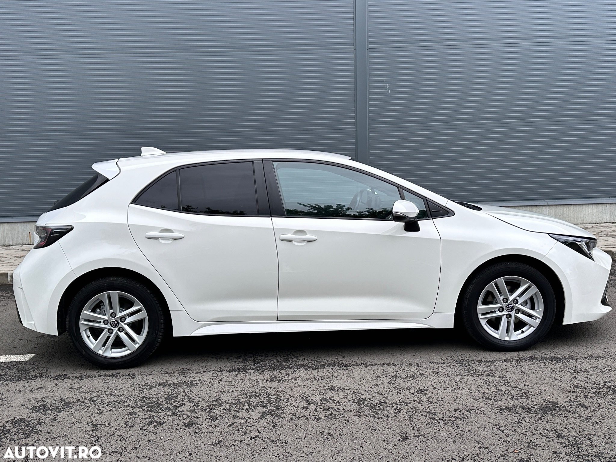 Toyota Corolla Sedan 1.8 HSD Dynamic - 19