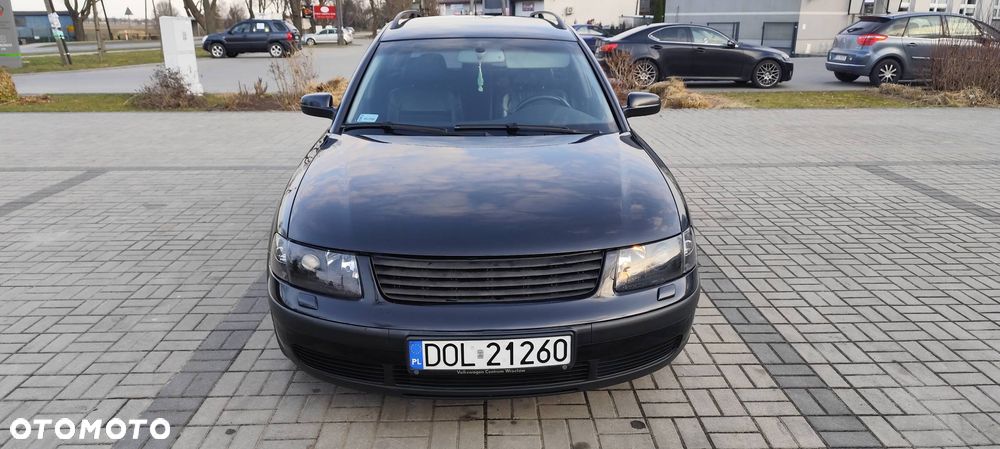 Volkswagen Passat 2.3 V5 Highline - 3
