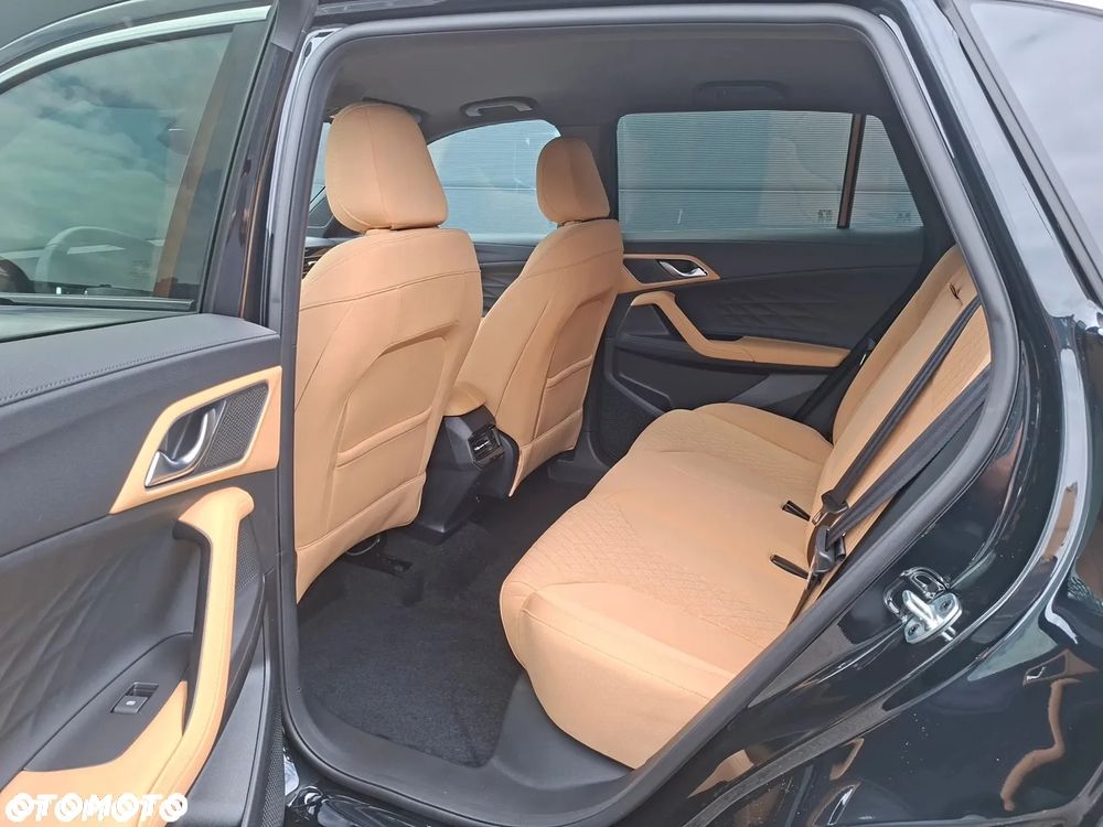 MG HS 1.5 T-GDI Excite DCT - 12