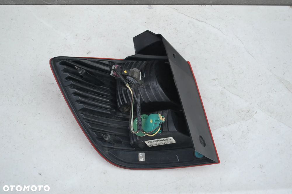 DODGE JOURNEY LAMPA TYŁ TYLNA PRAWA W BŁOTNIK ORYGINAŁ 05067784AB - 2