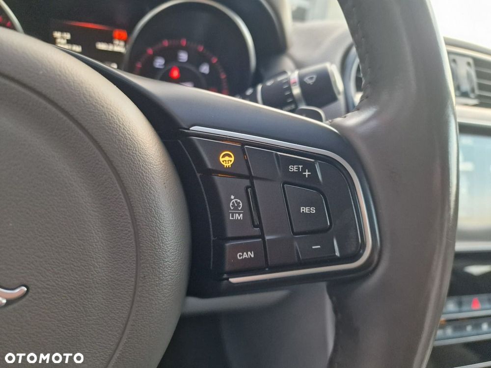 Jaguar XE 20d Prestige - 33