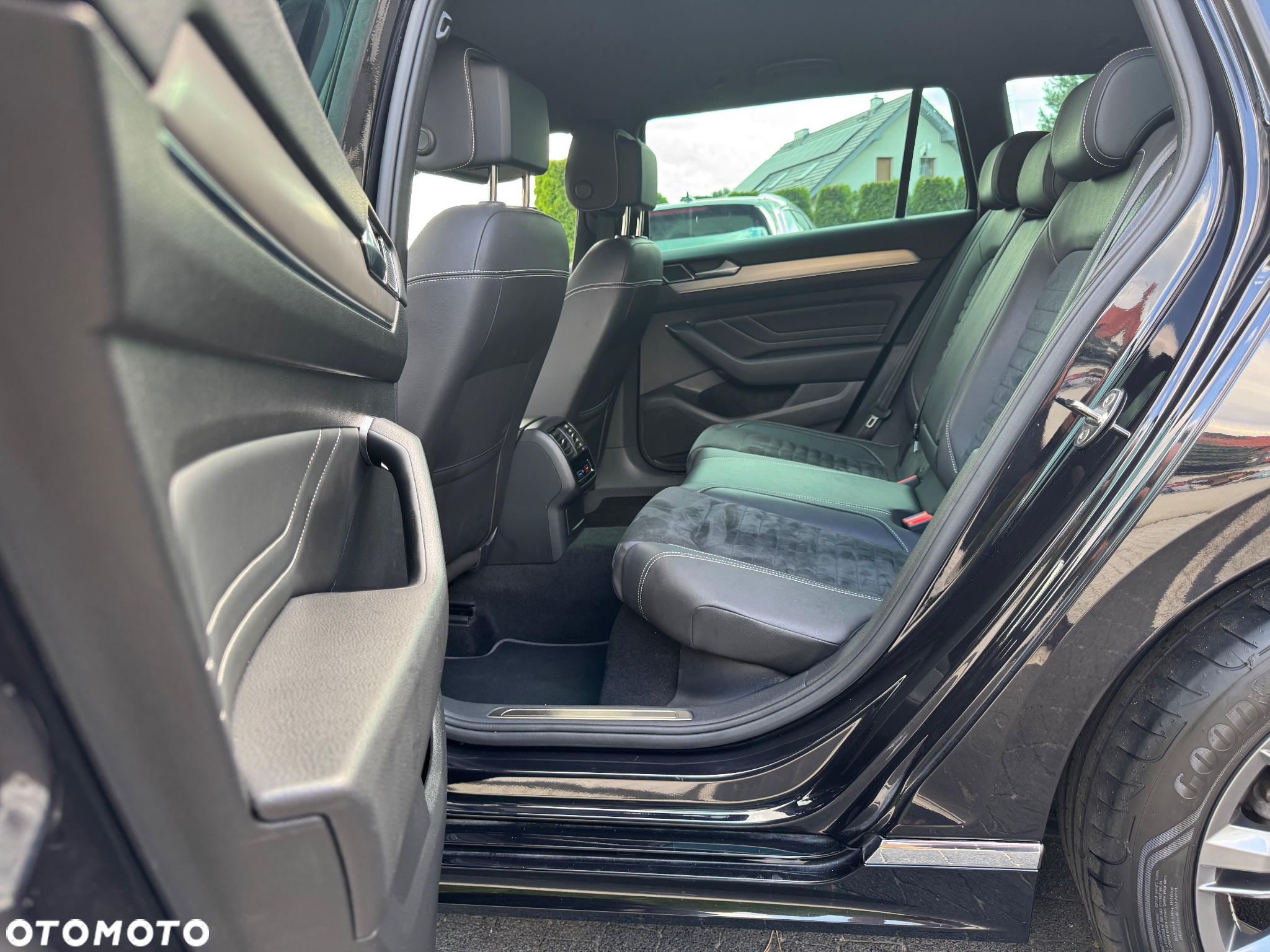 Volkswagen Passat Variant 2.0 TDI SCR DSG 4Motion Elegance - 26