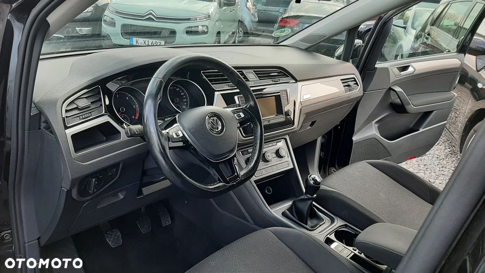 Volkswagen Touran - 10
