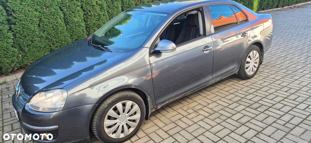 Volkswagen Jetta - 1