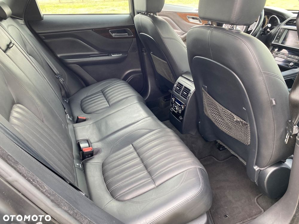 Jaguar F-Pace - 27