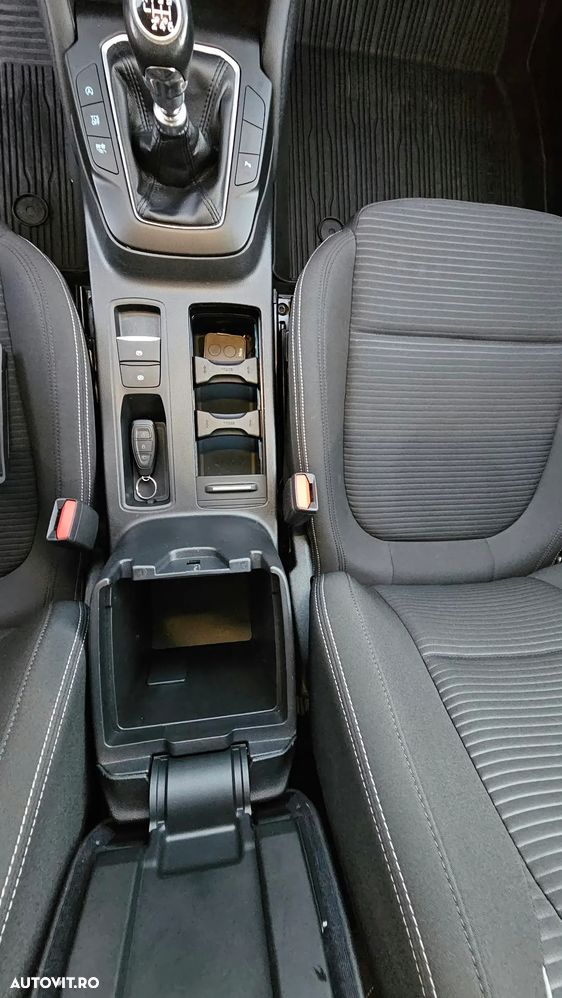 Ford Focus 1.5 EcoBlue Start-Stopp-System TITANIUM - 32