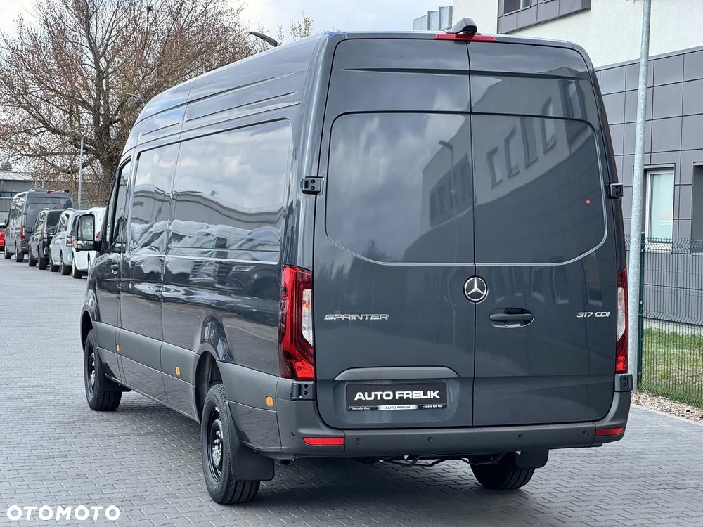 Mercedes-Benz Sprinter - 5