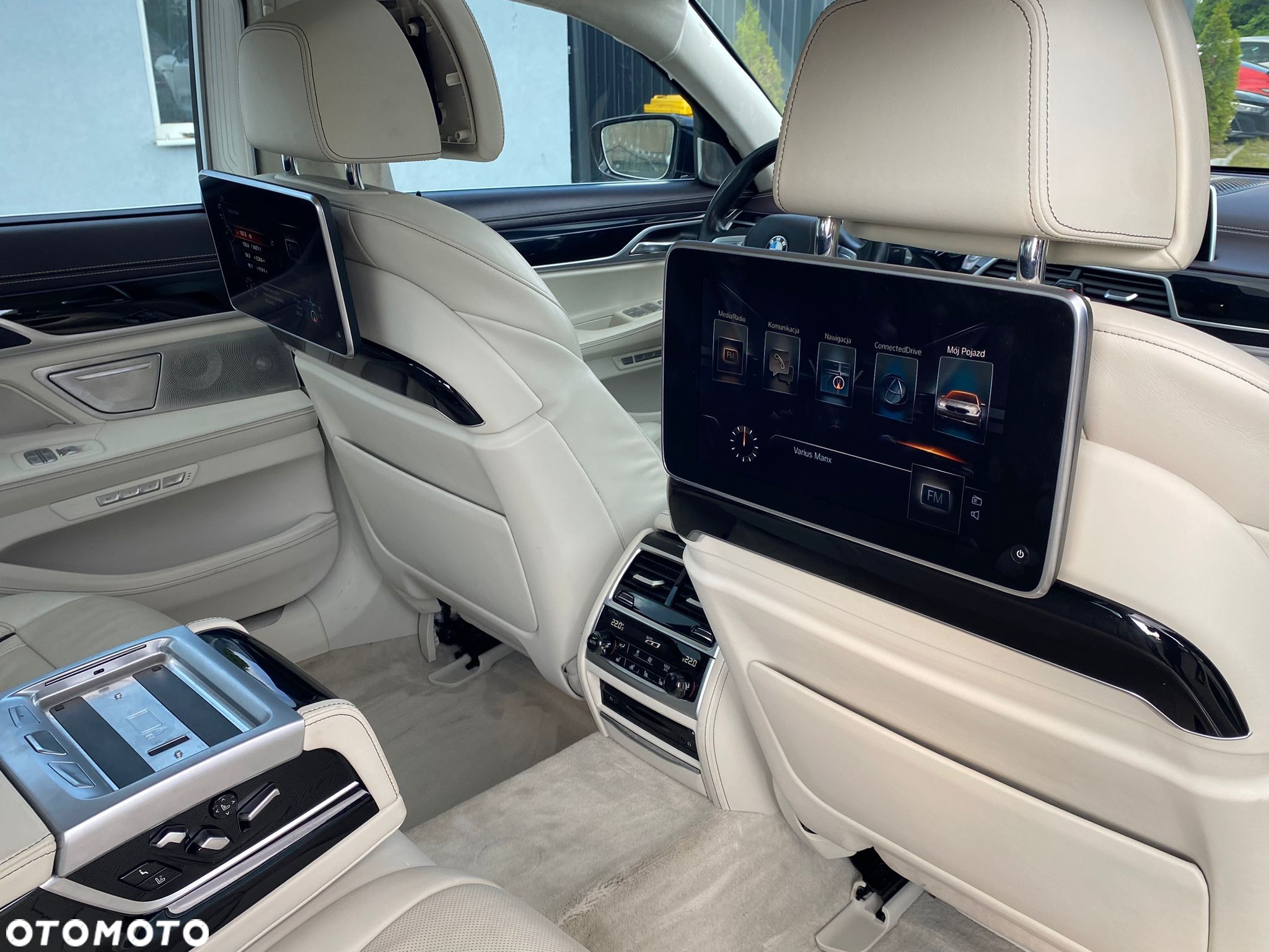 BMW Seria 7 750Li xDrive - 28