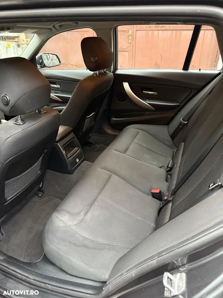 BMW Seria 3 320d EfficientDynamics Edition - 19