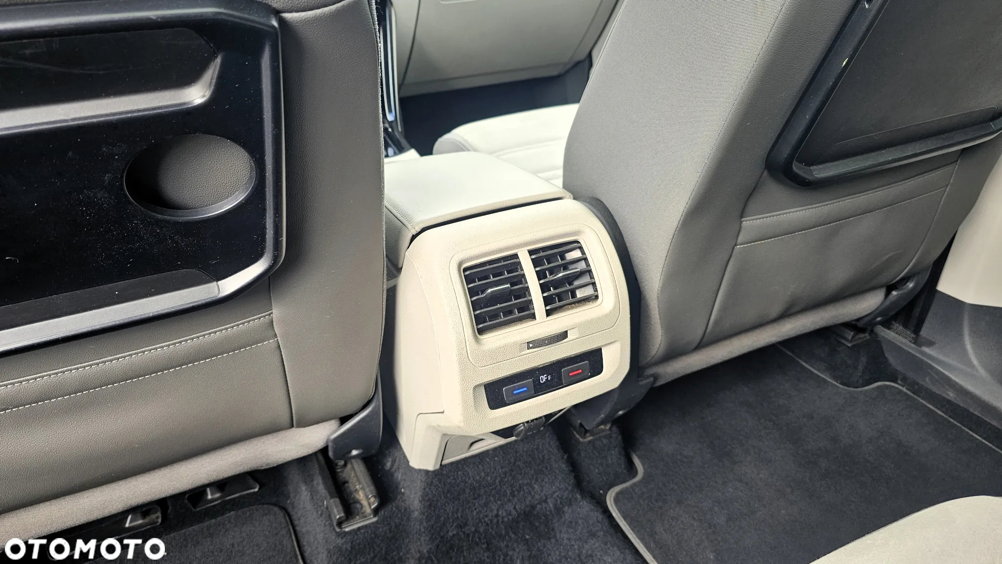 Volkswagen Touran 2.0 TDI BMT Highline - 17