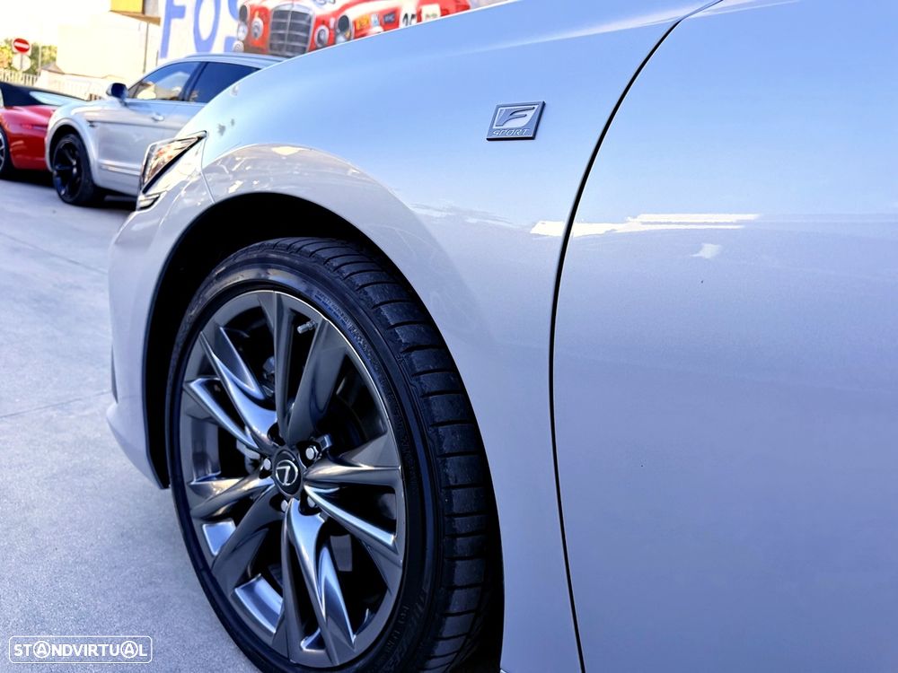 Lexus ES 300h - 53