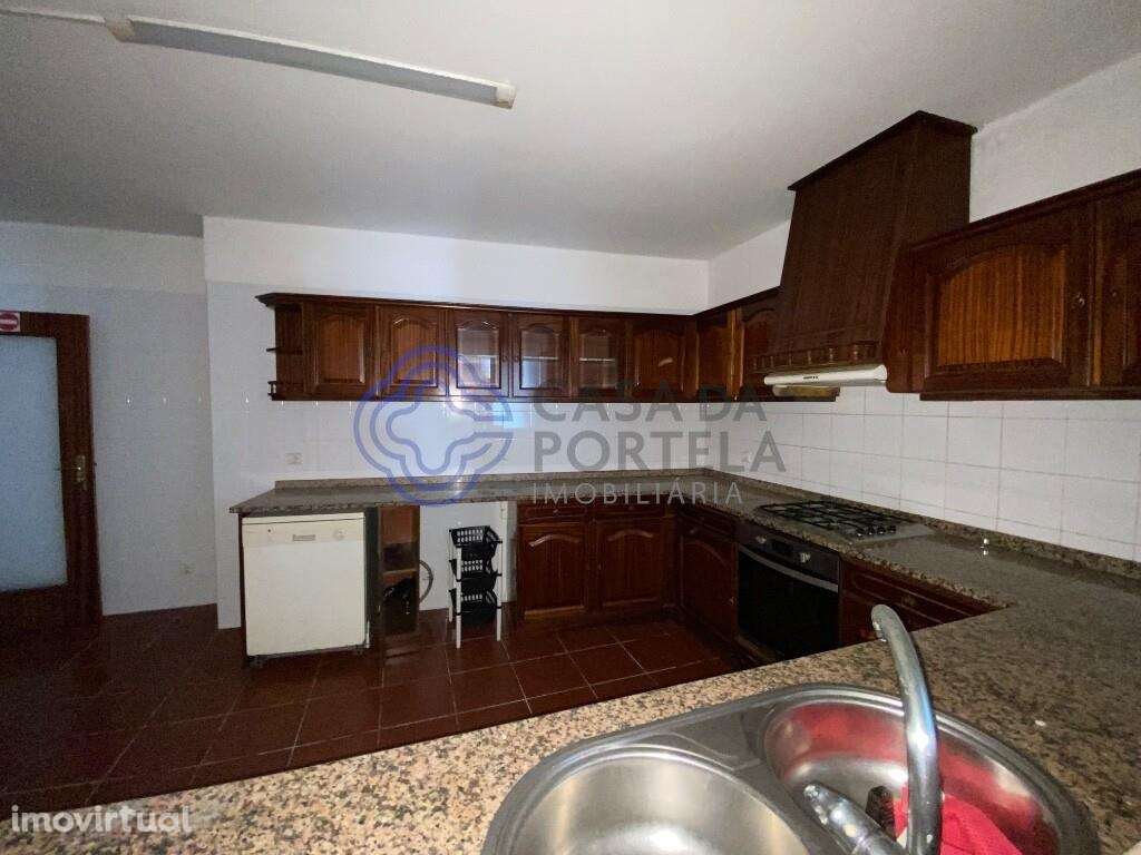 Moradia T4 em São Martinho do Bispo - Grande imagem: 4/14