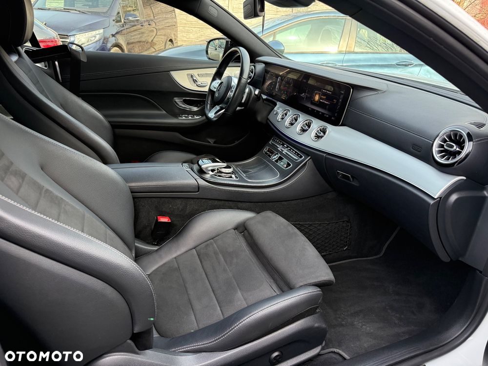 Mercedes-Benz Klasa E 200 4-Matic AMG - 36