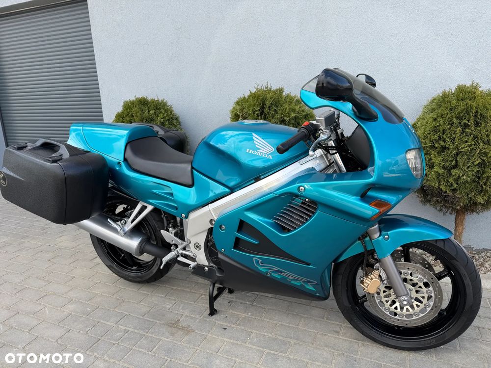 Honda VFR - 3