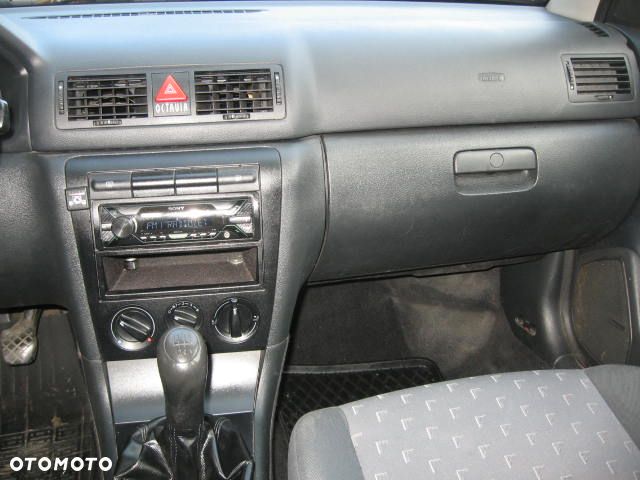 Skoda Octavia 1.6 Ambiente - 16