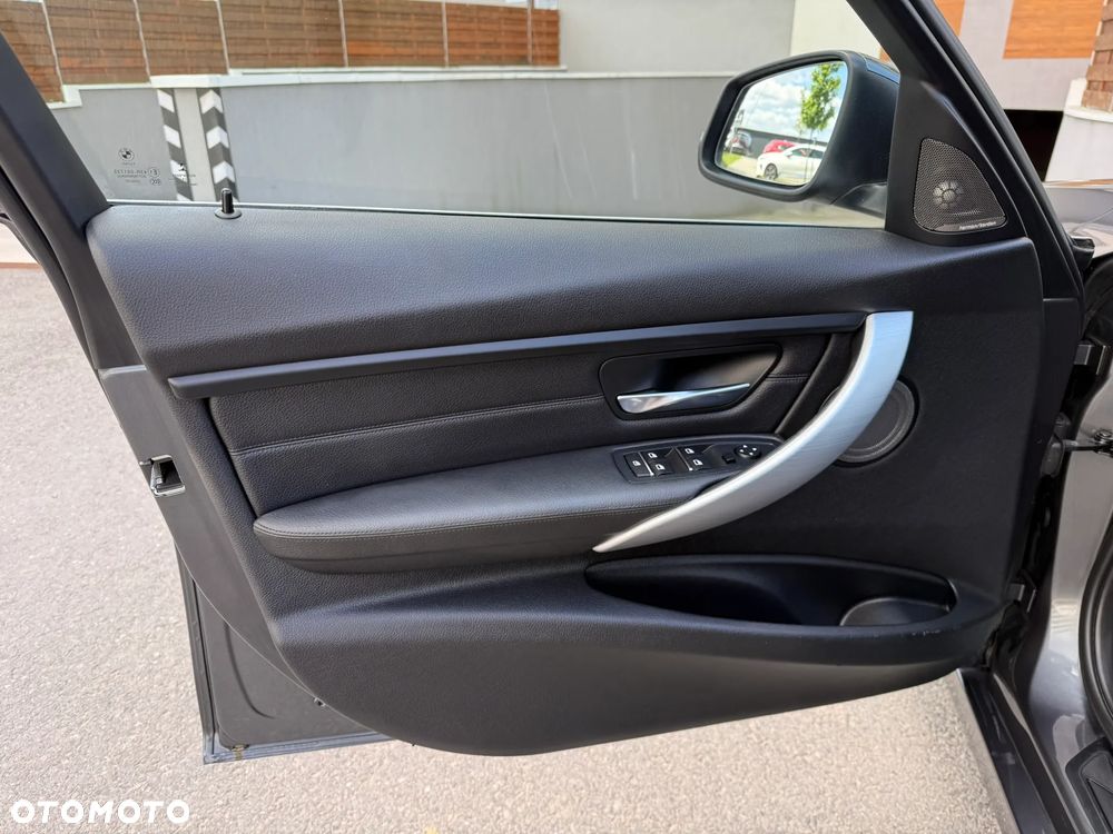 BMW Seria 3 320d Sport Line - 19