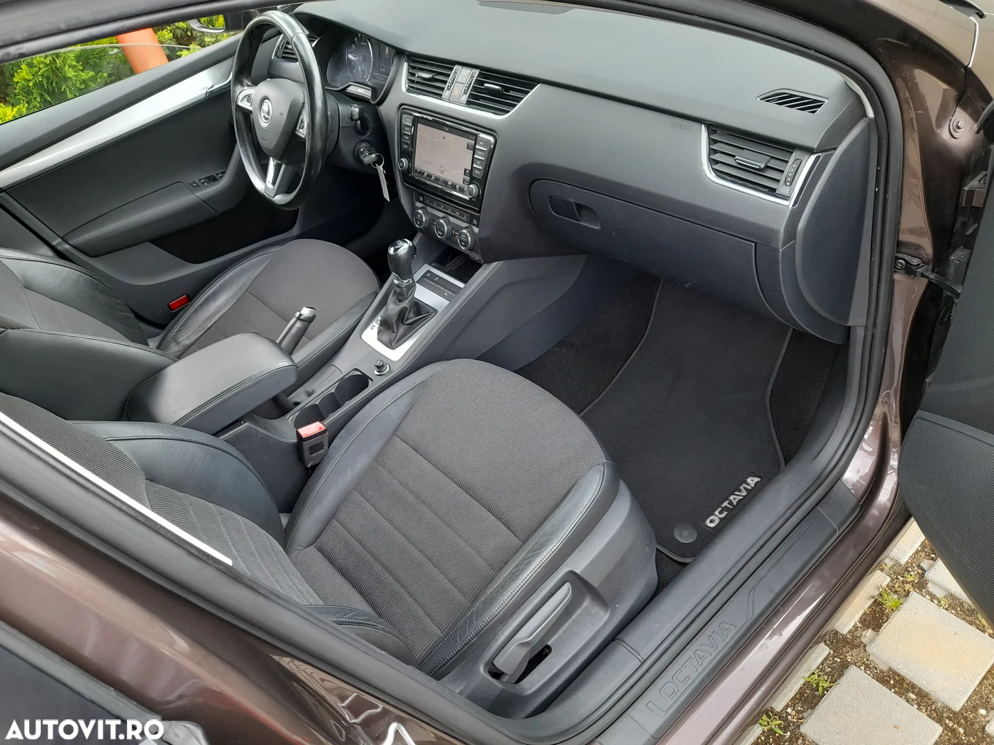 Skoda Octavia Combi 2.0 TDI DSG Premium Edition - 7
