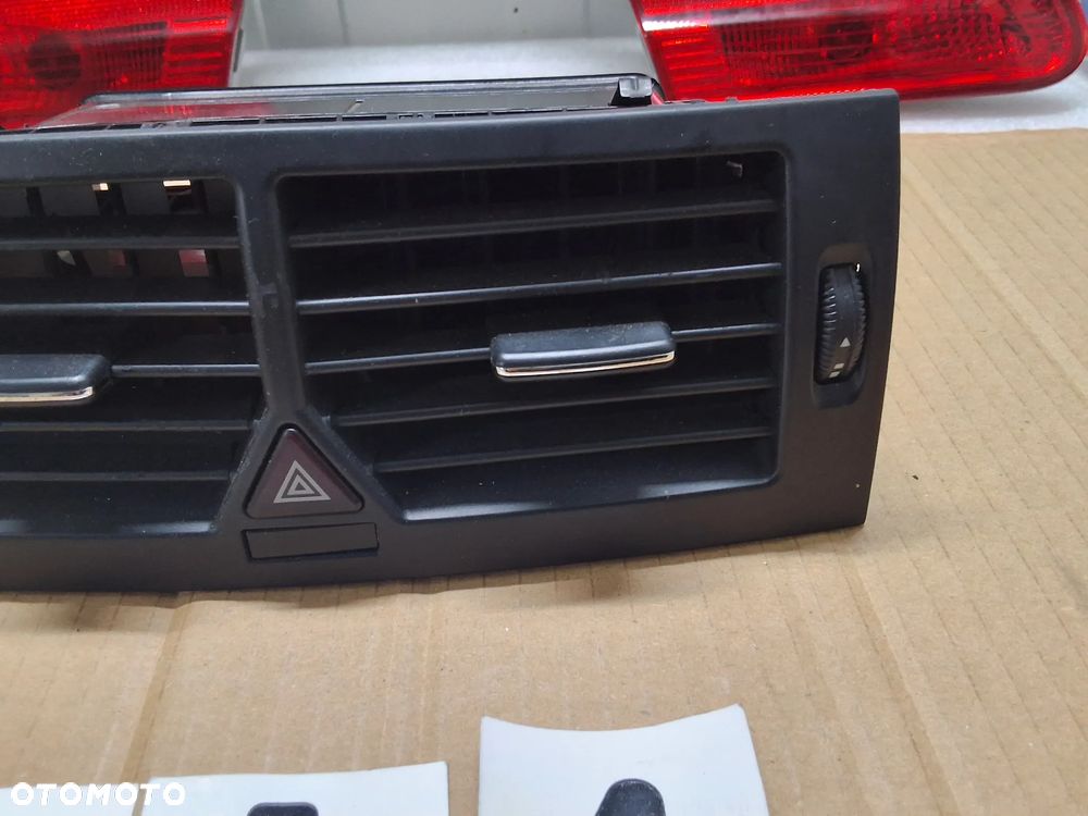 MERCEDES A-KLASA W169 WLOT POWIETRZA SRODKOWA A1698300054 - 4