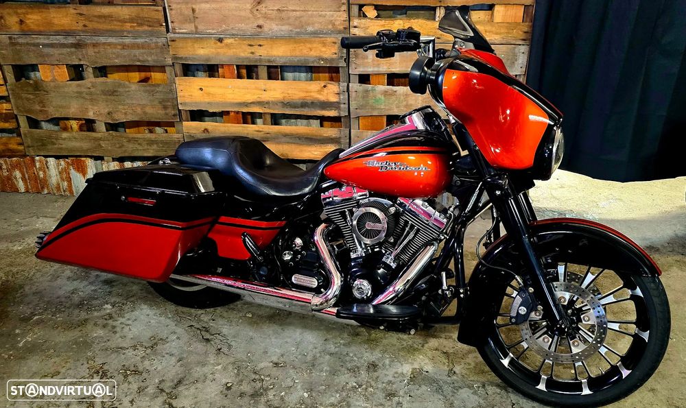 Harley-Davidson FLHXS - 2