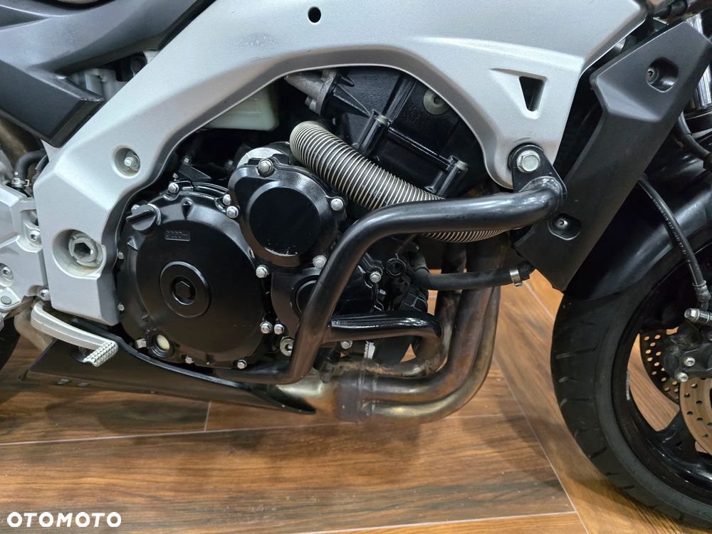 Suzuki GSR - 11