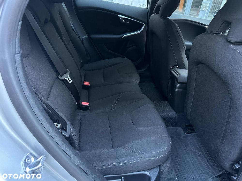 Volvo V40 - 25