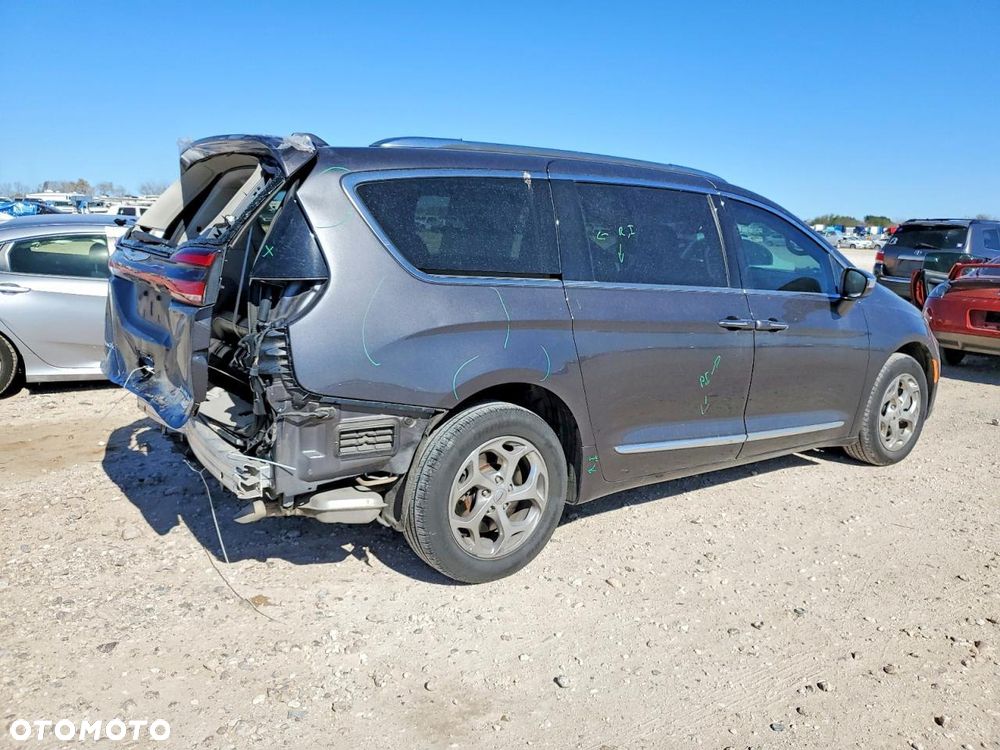 Chrysler Pacifica - 5
