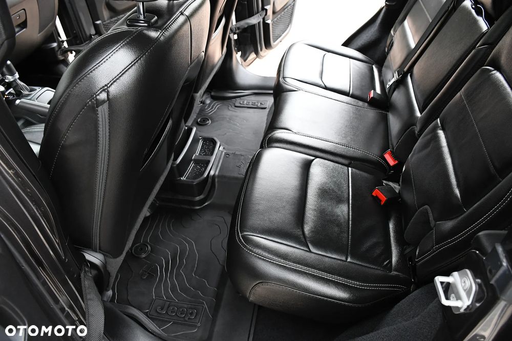 Jeep Wrangler Unlimited 2.2 CRD Sahara - 23