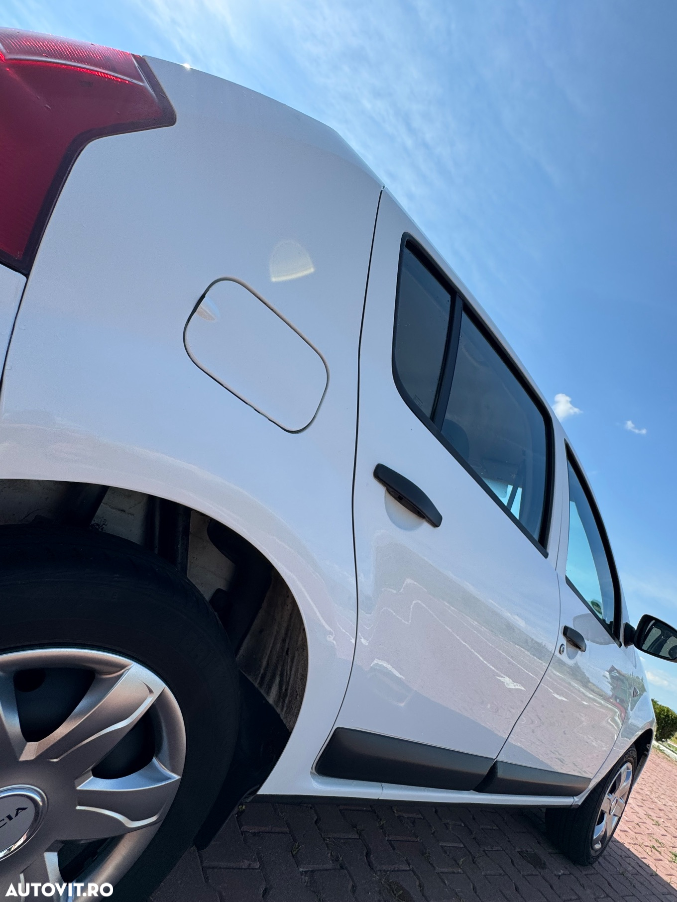 Dacia Sandero 1.2 16V 75 Laureate - 15