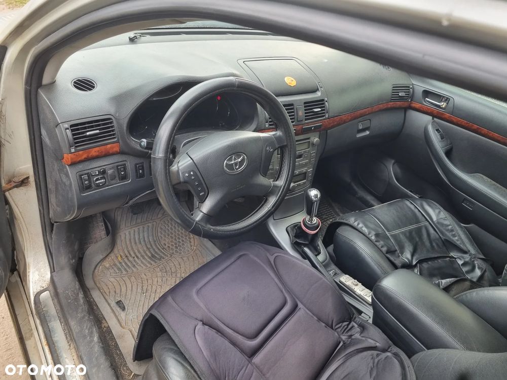 Toyota Avensis 2.0 D-4D High - 12