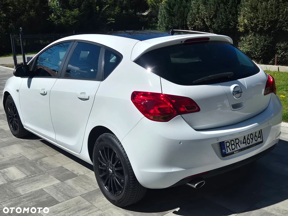 Opel Astra 1.4 T Cosmo S&S - 11