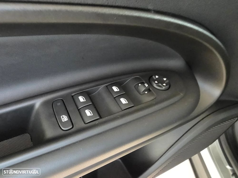 Jeep Avenger 1.2 e-Hybrid Altitude DCT - 13