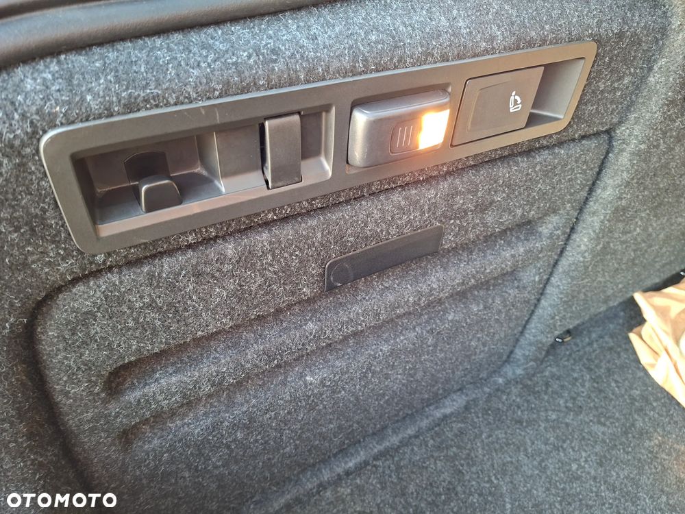 Skoda Superb 2.0 TDI L&K DSG - 26