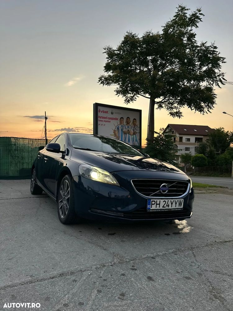 Volvo V40 D2 Momentum - 1