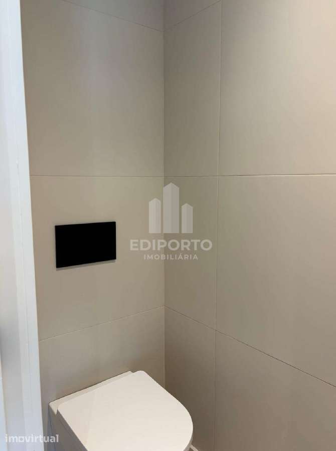 Exclusivo T1 com Varanda de 28m² e Arquitetura de Autor – S. Cosme, Go - Grande imagem: 4/24
