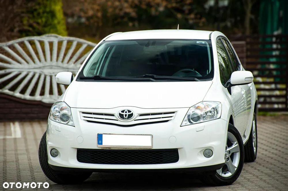 Toyota Auris 1.6 Executive - 1