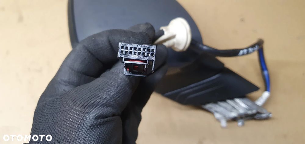 Lusterko lewe 13+3 PIN 16 PIN Europa LC7Q VW Golf VIII 8 - 9