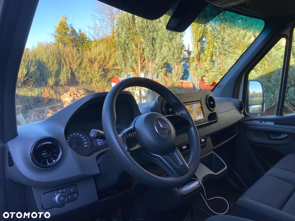 Mercedes-Benz Sprinter - 13
