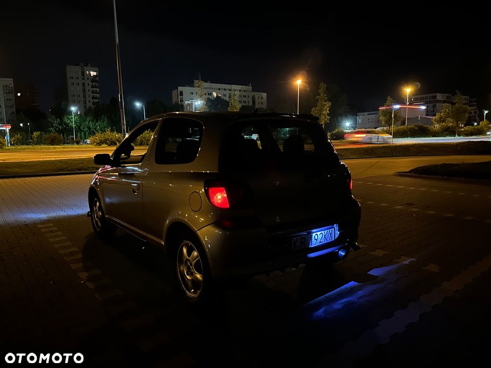 Toyota Yaris - 30
