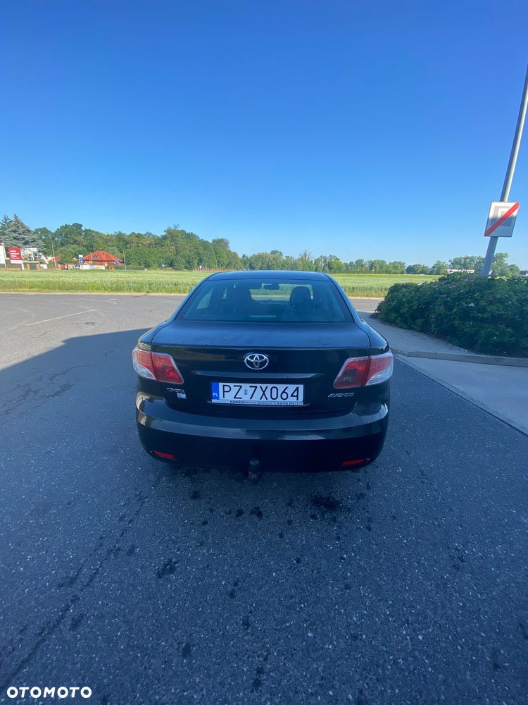 Toyota Avensis - 5