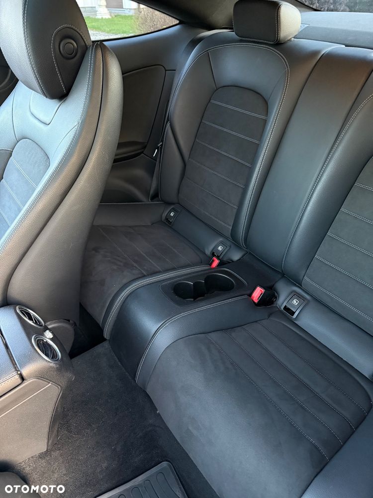 Mercedes-Benz Klasa C 180 9G-TRONIC Night Edition - 22