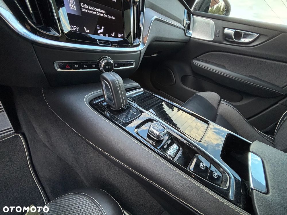 Volvo V60 T8 AWD Recharge Geartronic RDesign - 31