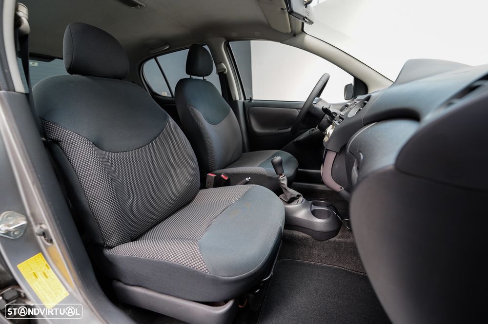 Toyota Yaris 1.0 Sol - 4