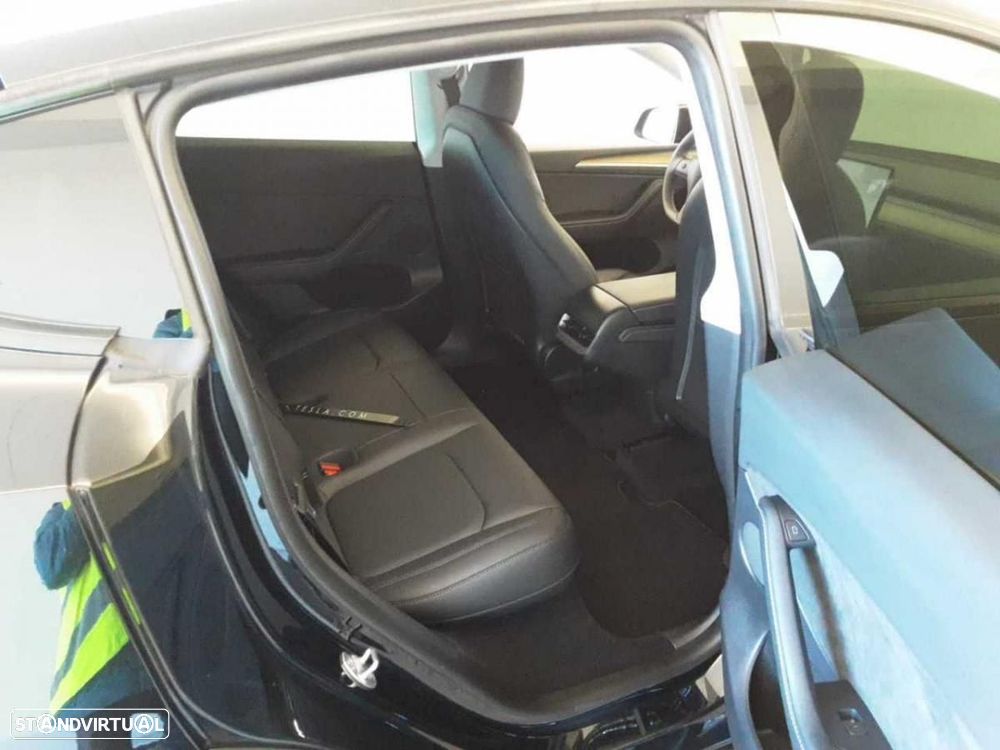 Tesla Model Y Long Range Dual Motor AWD - 4